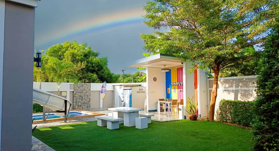 ภายนอก Linda poolvilla