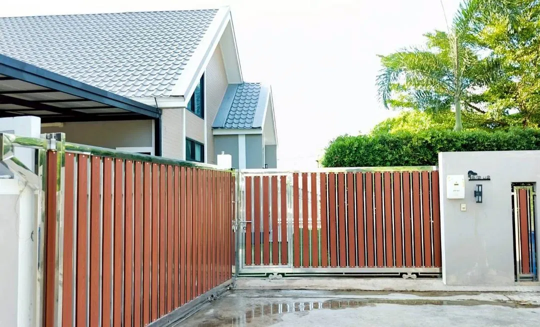 ภายนอก Linda poolvilla