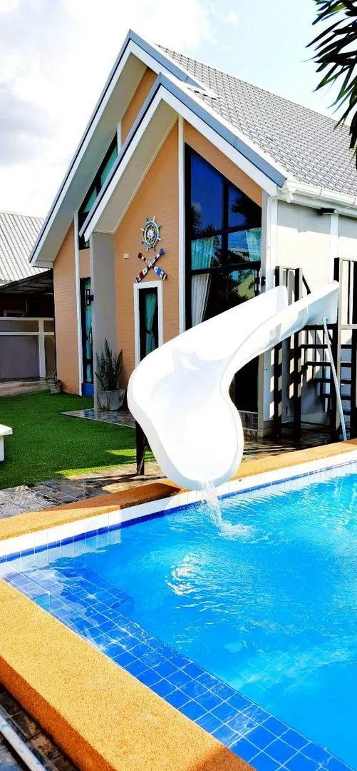 ภายนอก Linda poolvilla