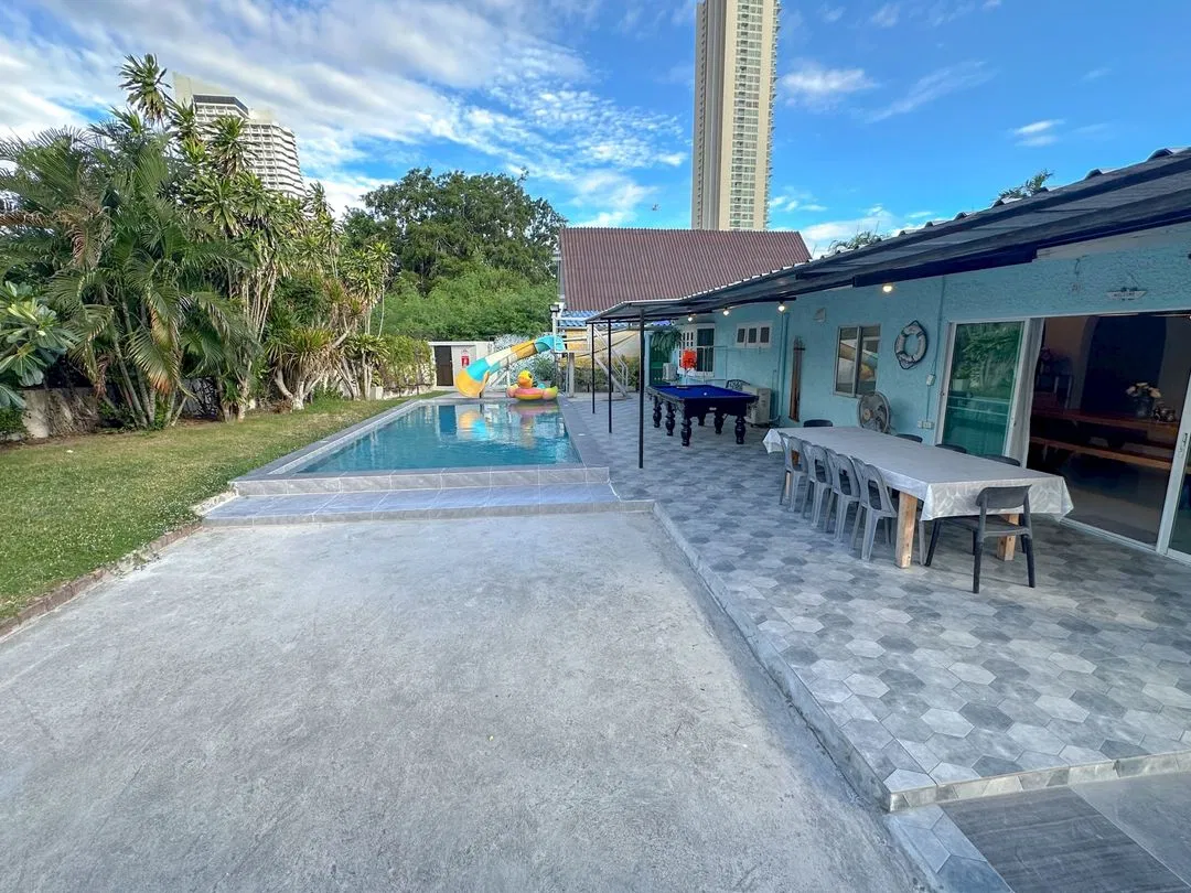 ที่จอดรถ MaMa Beach