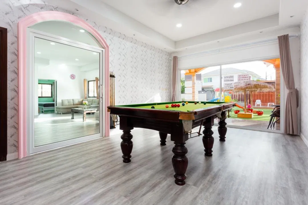 ภายใน The Orange House
