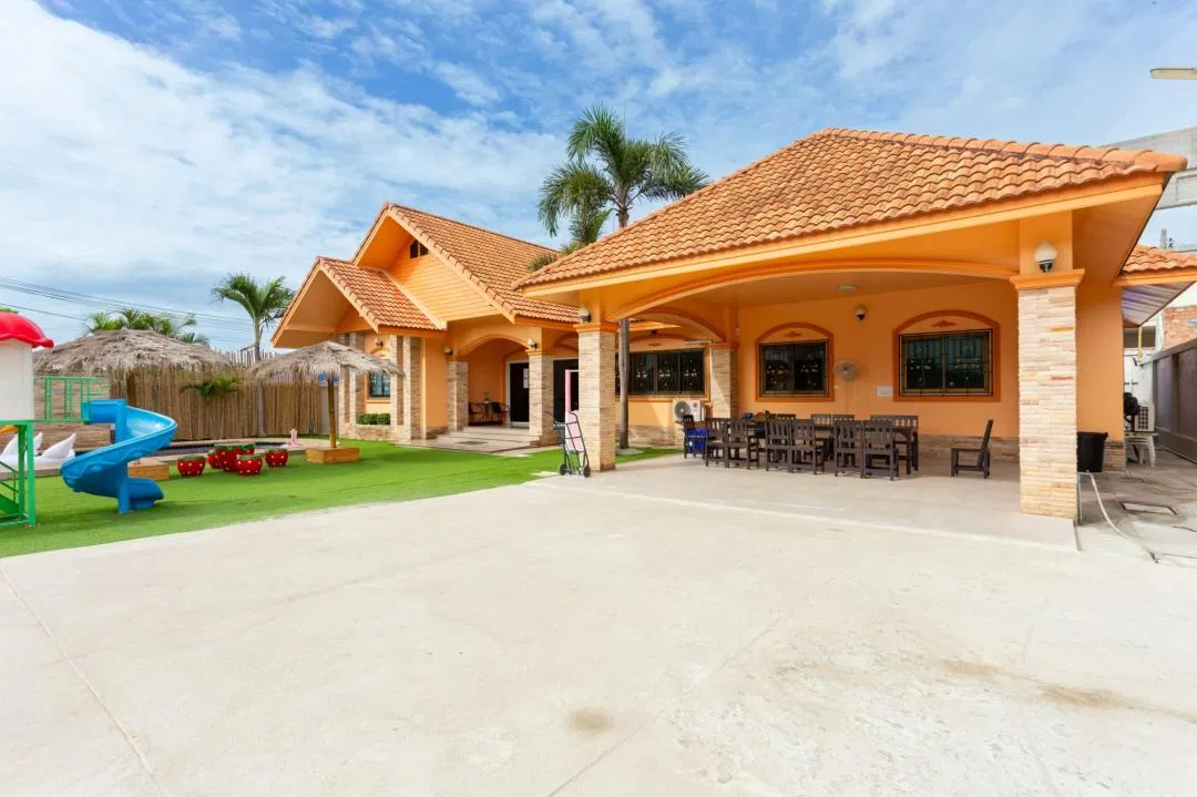 ที่จอดรถ The Orange House