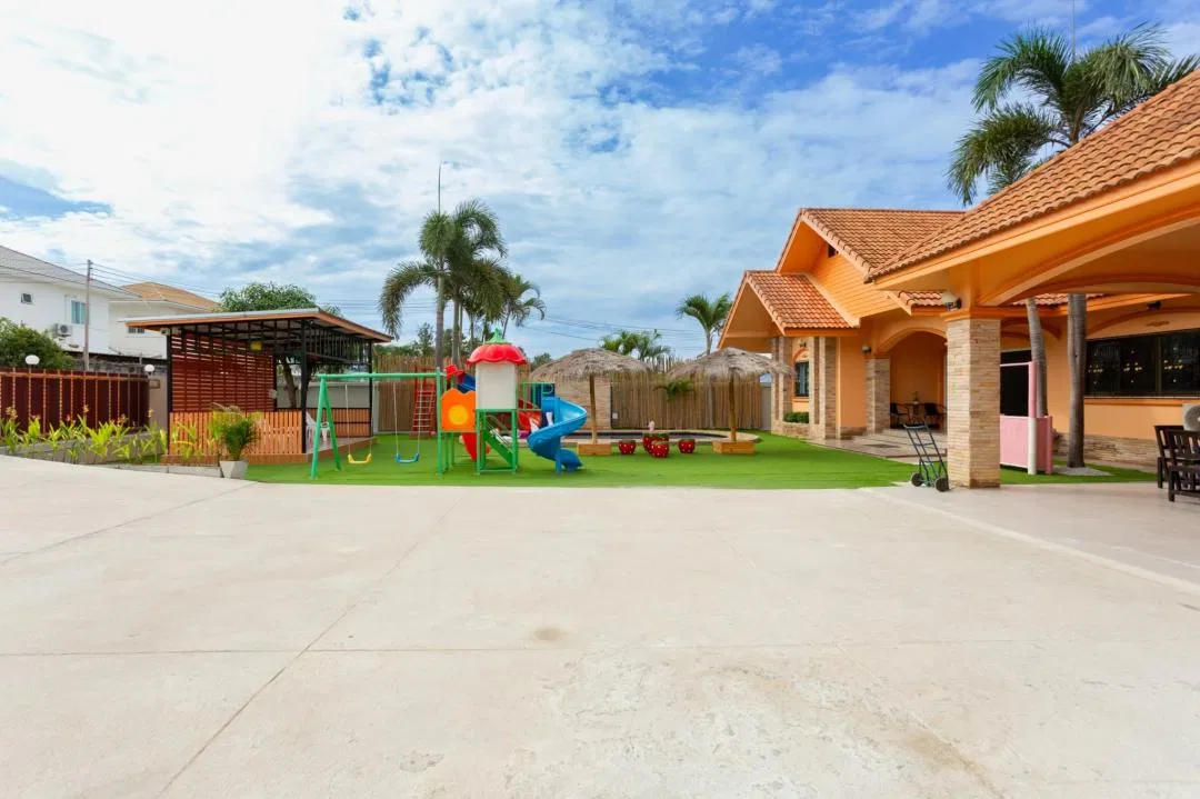 ที่จอดรถ The Orange House
