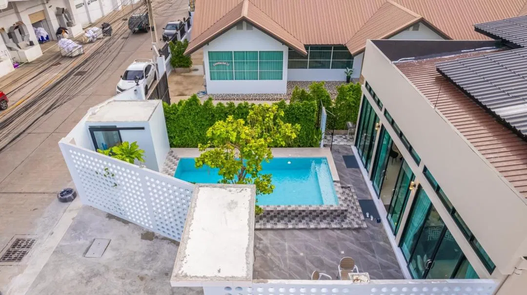 ที่จอดรถ Howdy Pool Villa 2