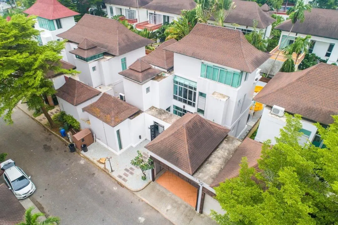 ที่จอดรถ Strom Poolvilla