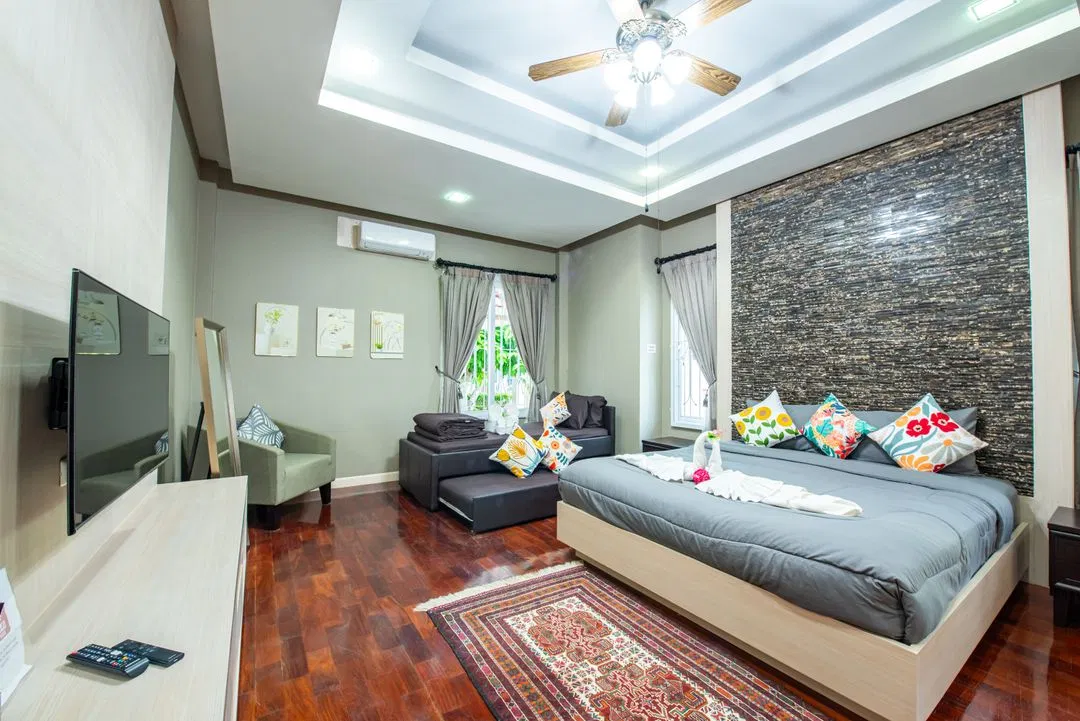 ห้องนอน By The Beach Pool Villa