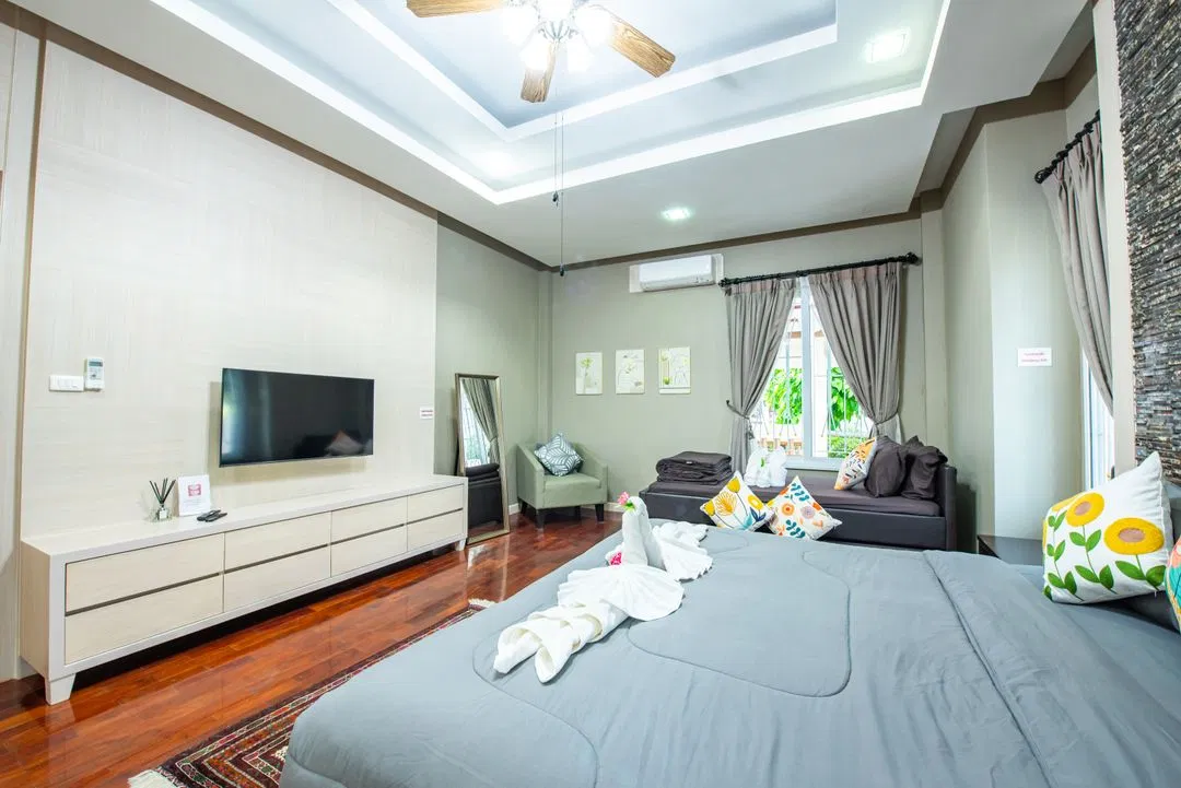 ห้องนอน By The Beach Pool Villa