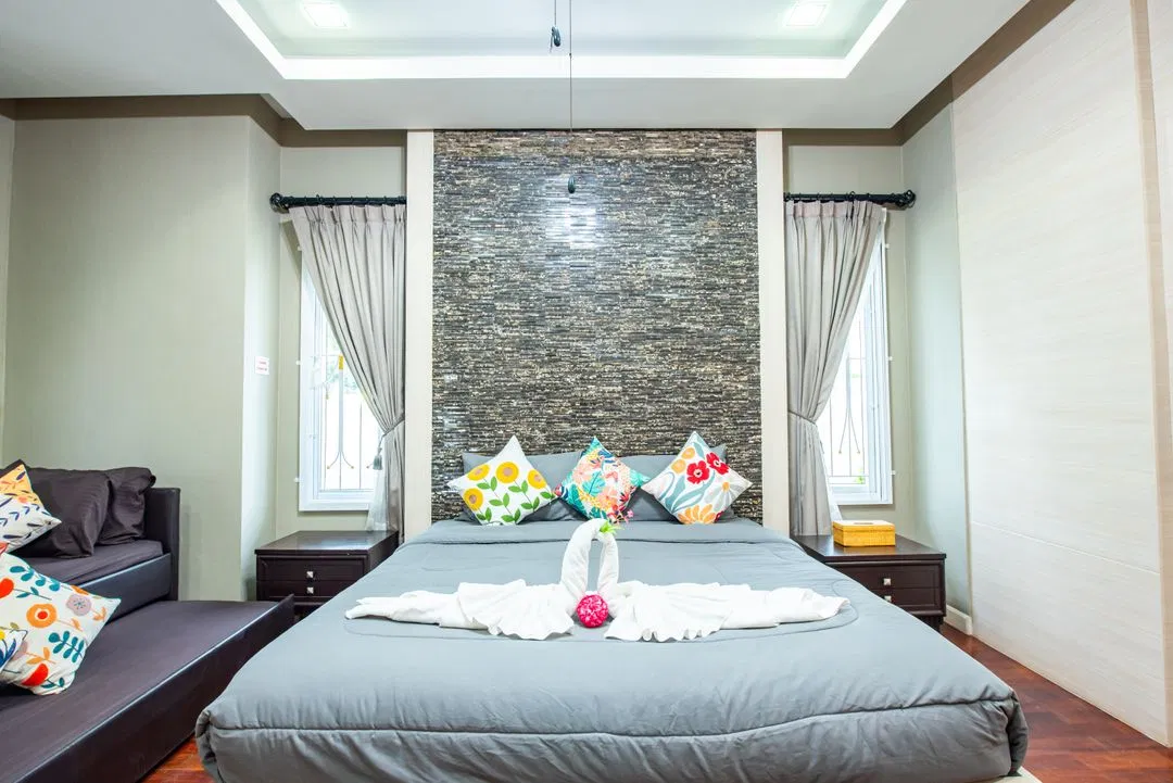 ห้องนอน By The Beach Pool Villa