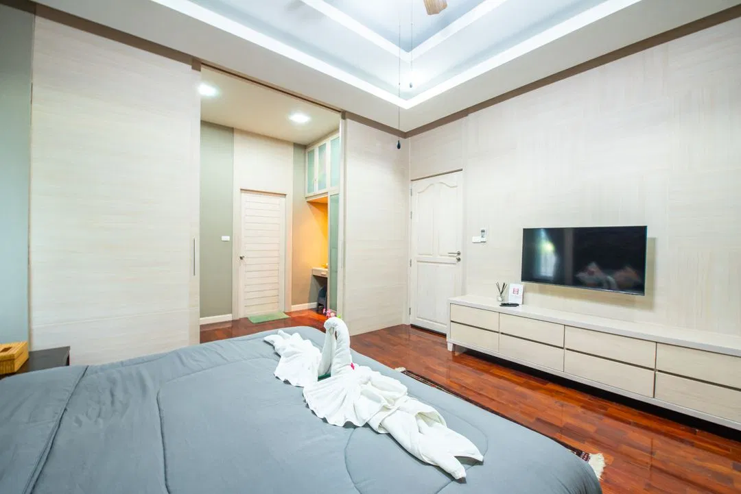 ห้องนอน By The Beach Pool Villa