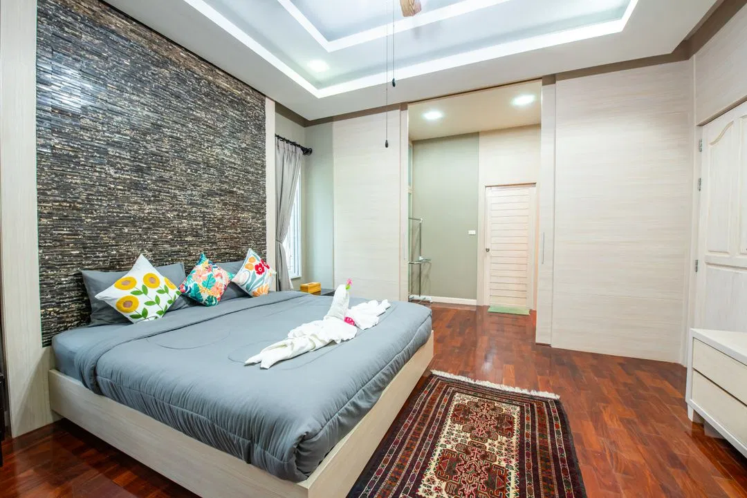 ห้องนอน By The Beach Pool Villa