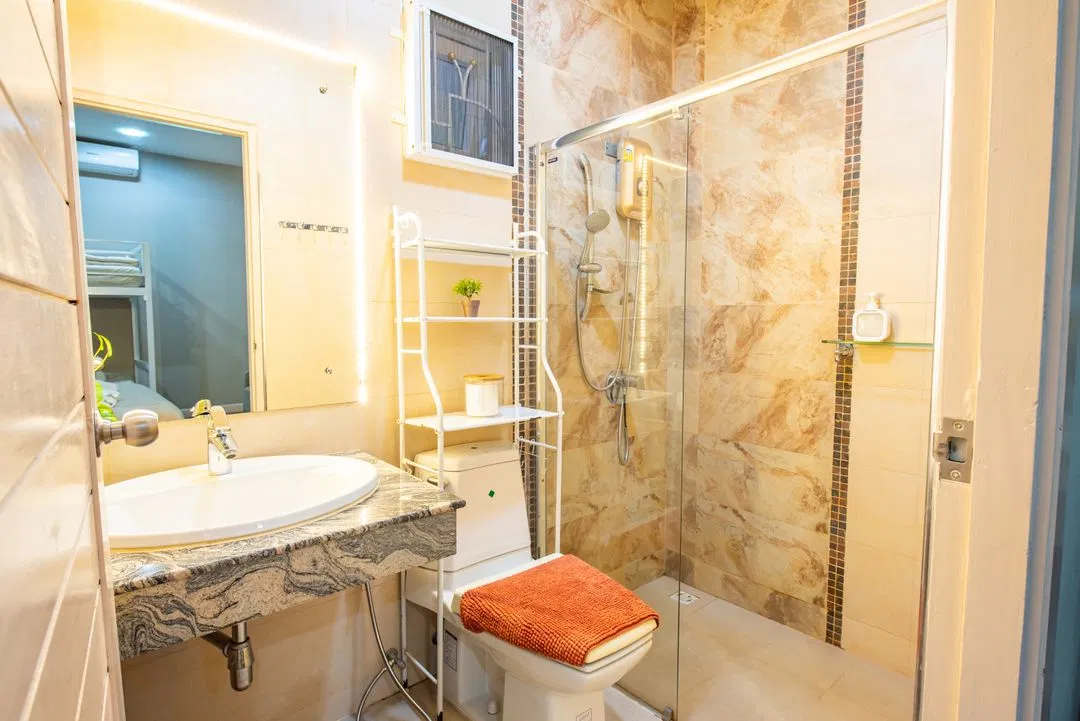 ห้องน้ำ By The Beach Pool Villa