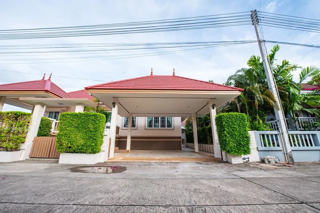 ที่จอดรถ By The Beach Pool Villa