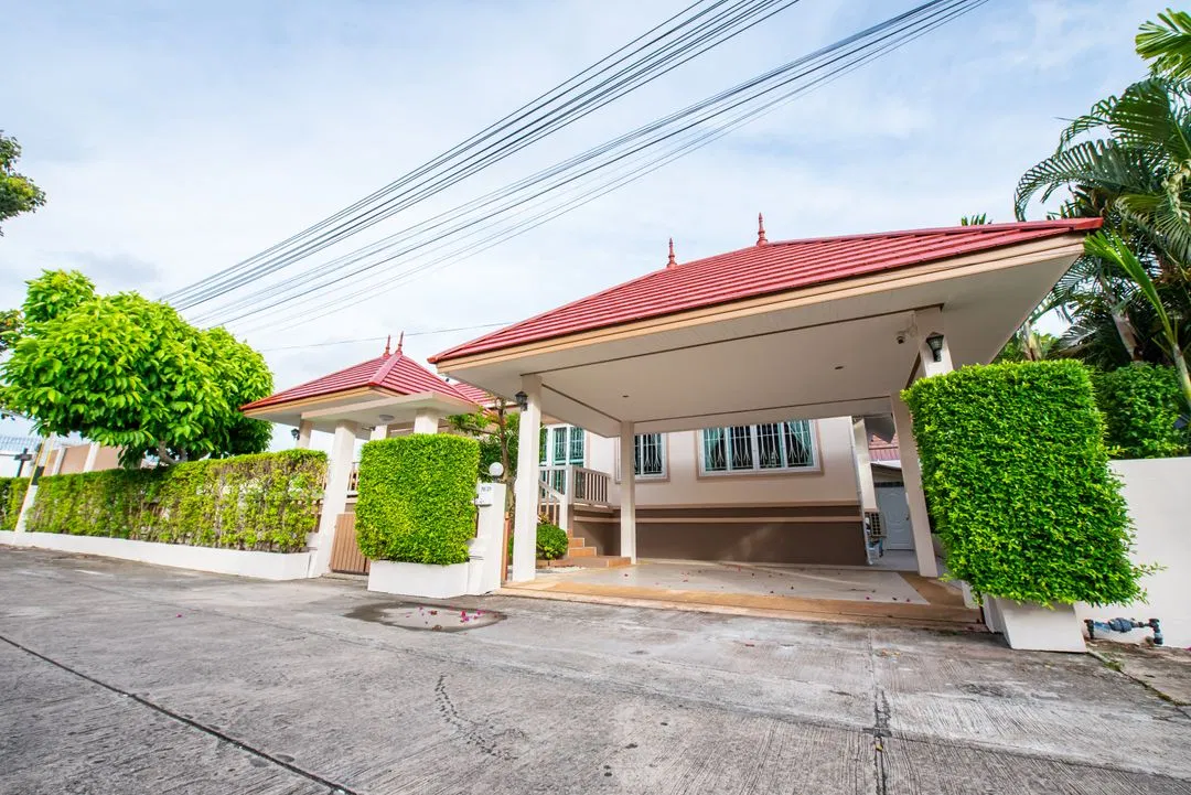 ที่จอดรถ By The Beach Pool Villa
