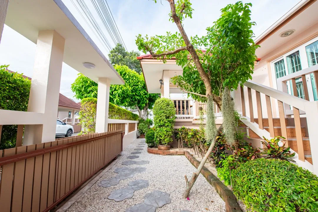 ภายนอก By The Beach Pool Villa