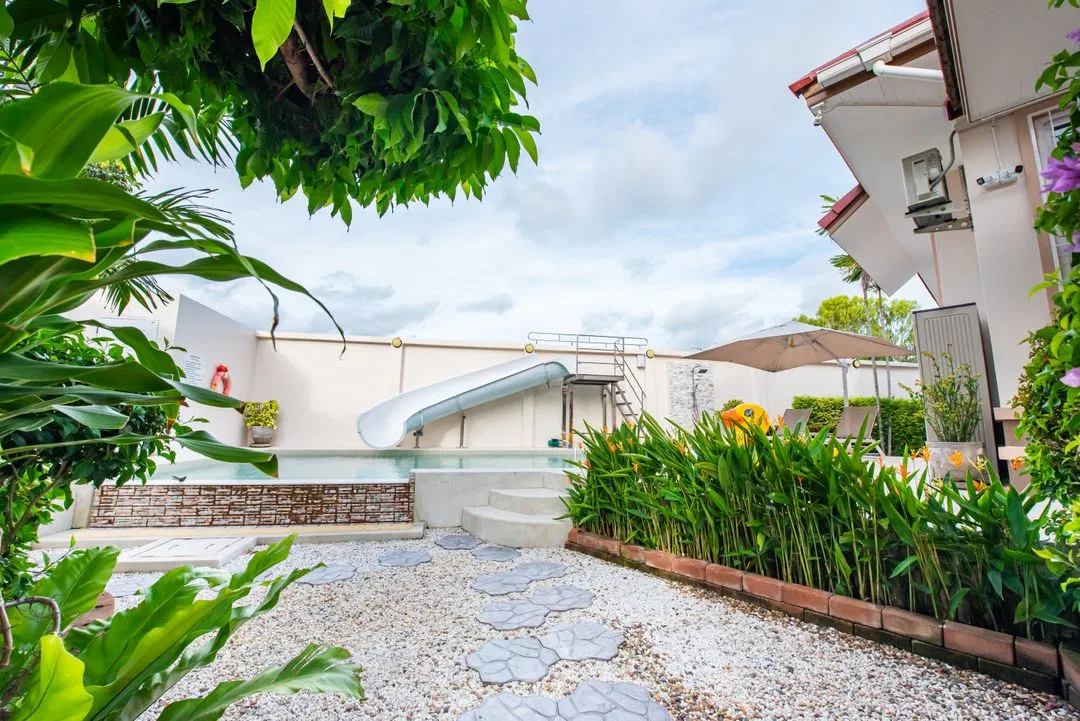 ภายนอก By The Beach Pool Villa