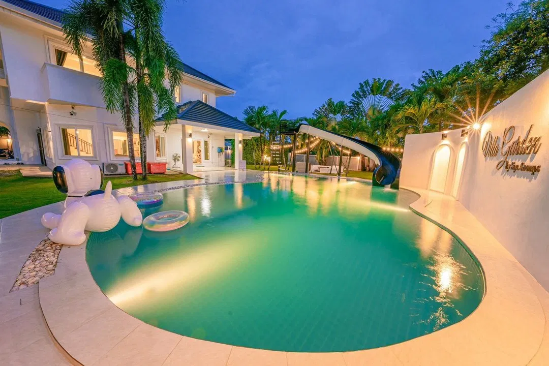 ภายนอก Villa Garden