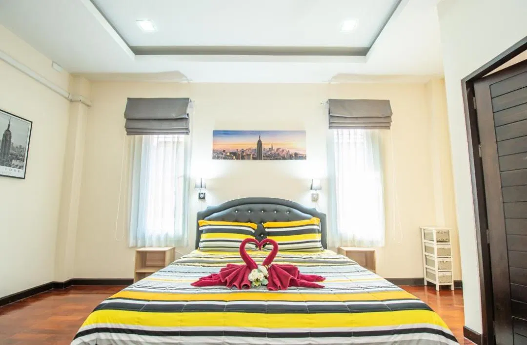 ห้องนอน Gorges Beach Pool Villa บางเสร่(G5)