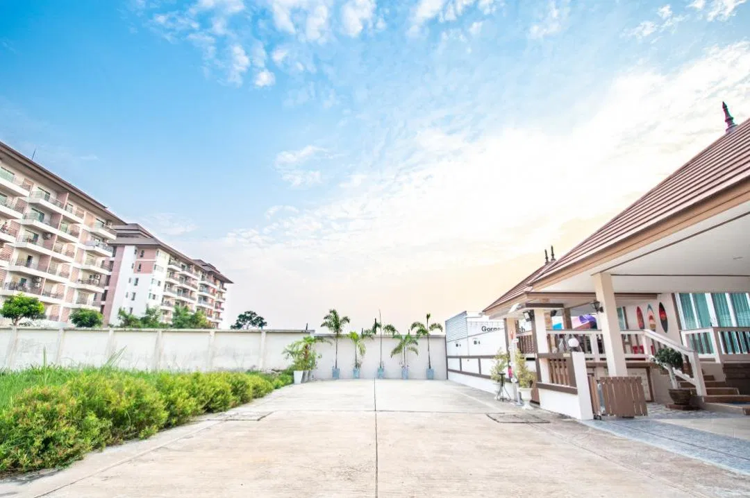 ที่จอดรถ Gorges Beach Pool Villa บางเสร่(G5)