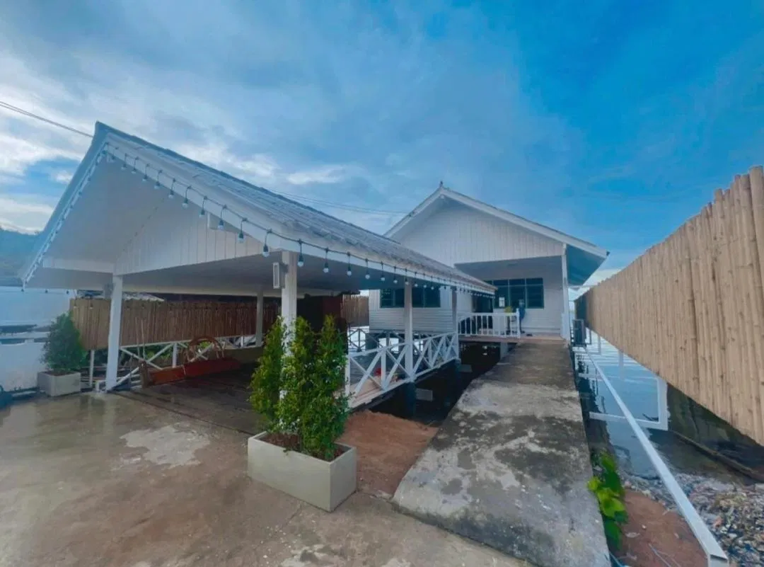 ที่จอดรถ Terrace House บางแสน
