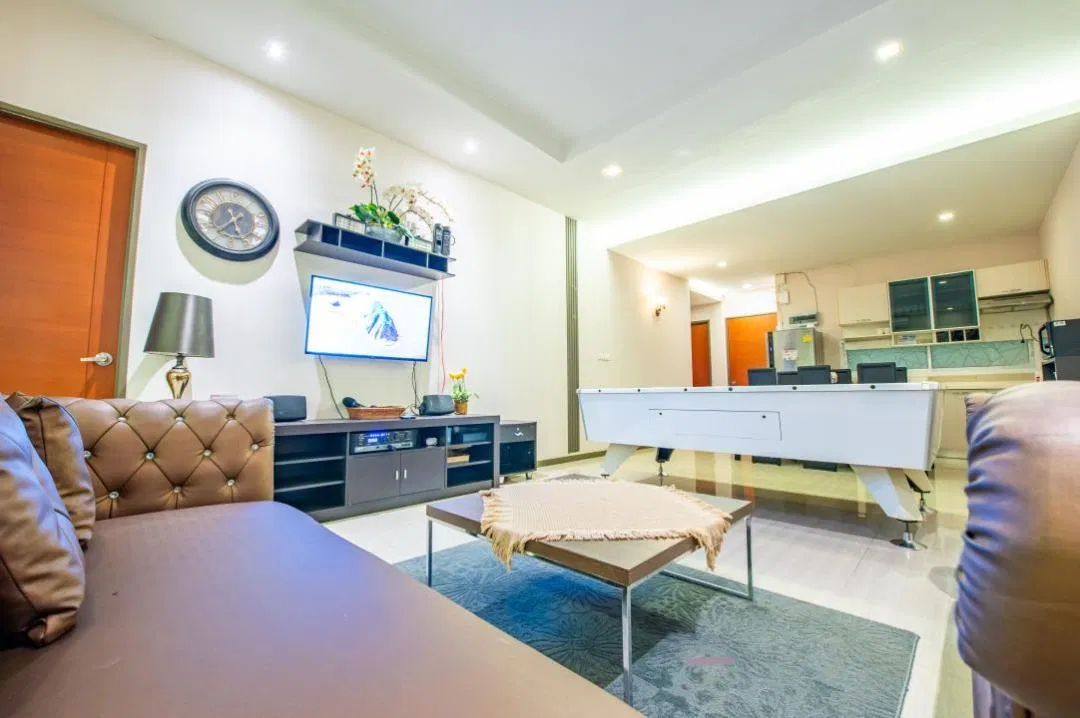 ภายใน Zoar B19