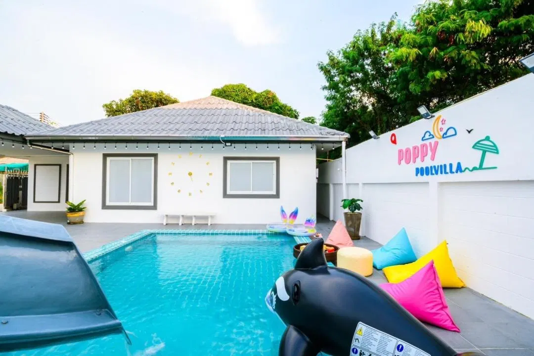 ภายนอก Poppy Poolvilla