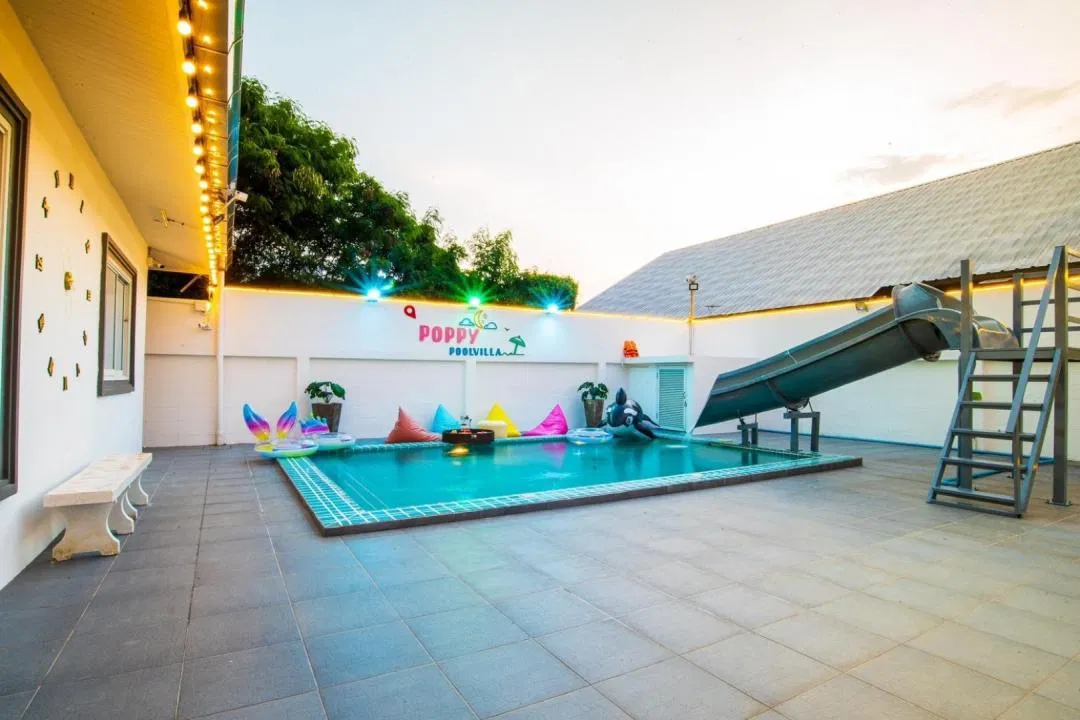 ภายนอก Poppy Poolvilla