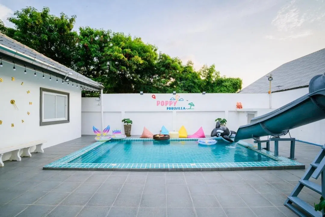 ภายนอก Poppy Poolvilla
