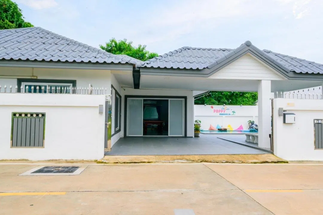 ที่จอดรถ Poppy Poolvilla