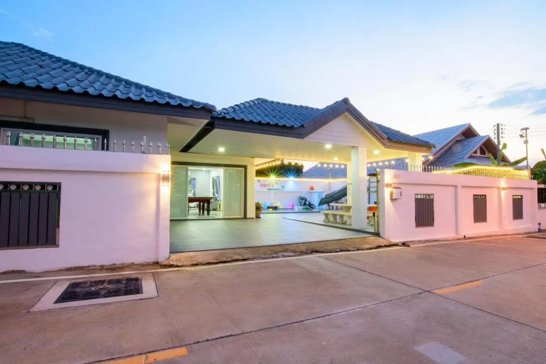 ที่จอดรถ Poppy Poolvilla