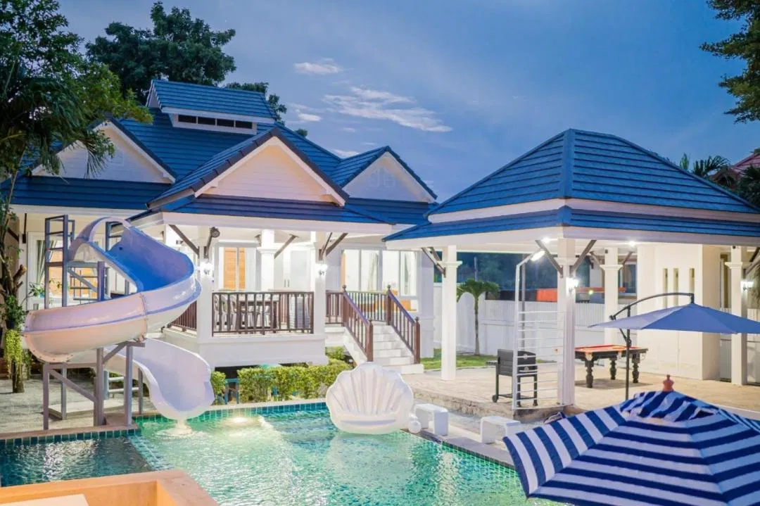 ภายนอก About a beach