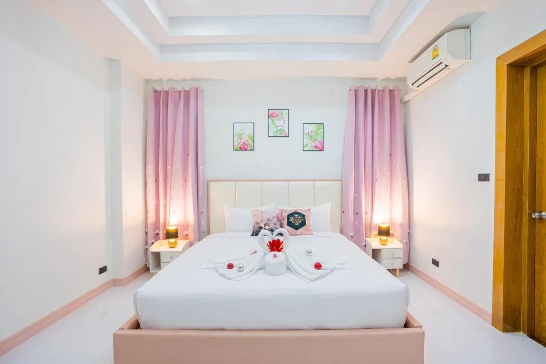ห้องนอน Fun Beach Pool Villa