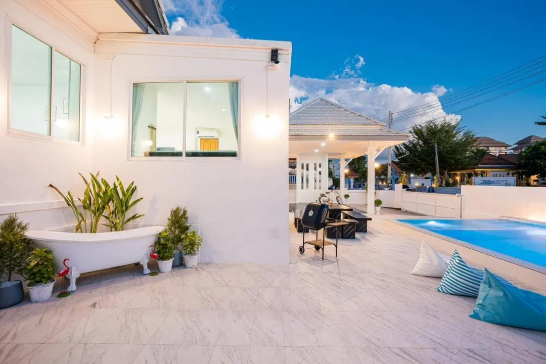 ภายนอก Fun Beach Pool Villa