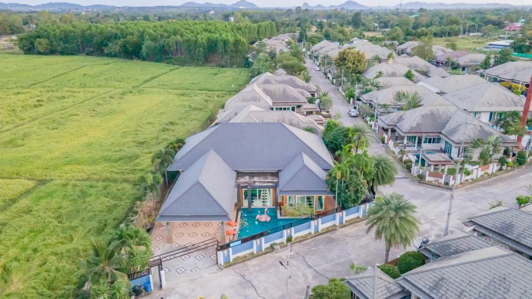 ที่จอดรถ Sleep with me Pool villa