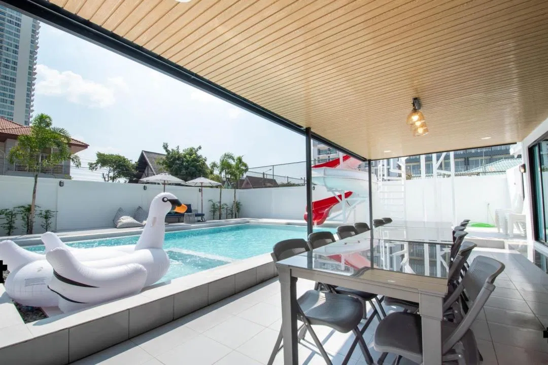 ภายนอก Beach point