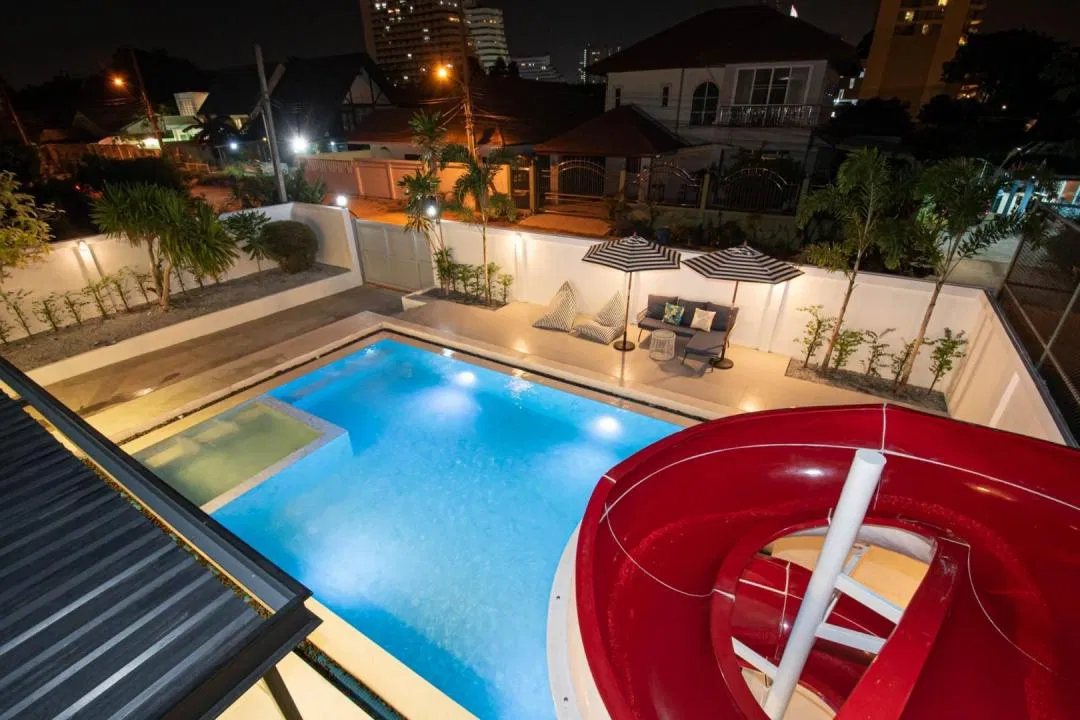 ภายนอก Beach point