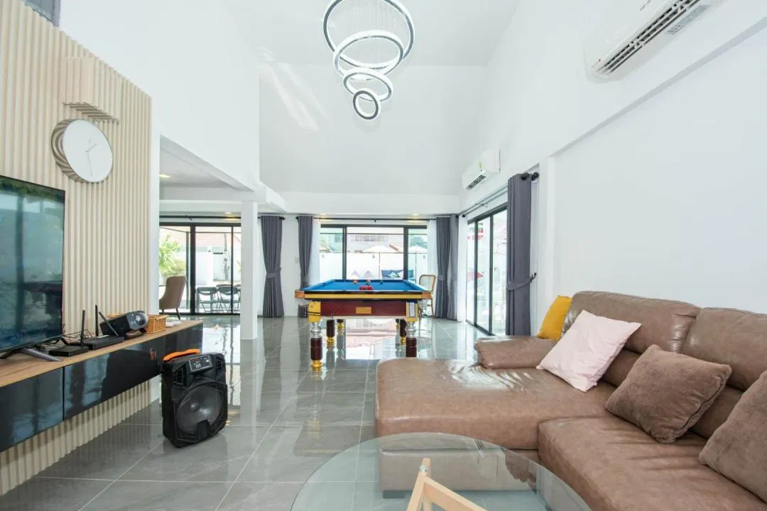 ภายใน Beach point