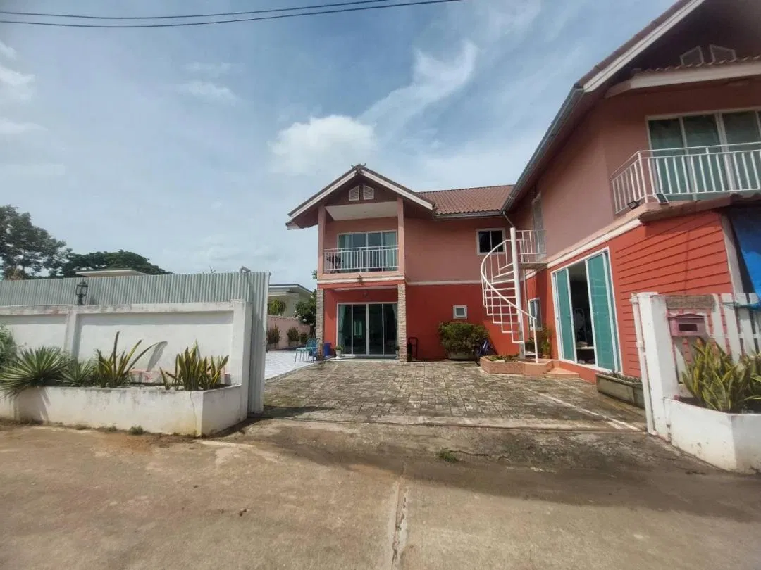ที่จอดรถ PinkPoolVilla Pattaya