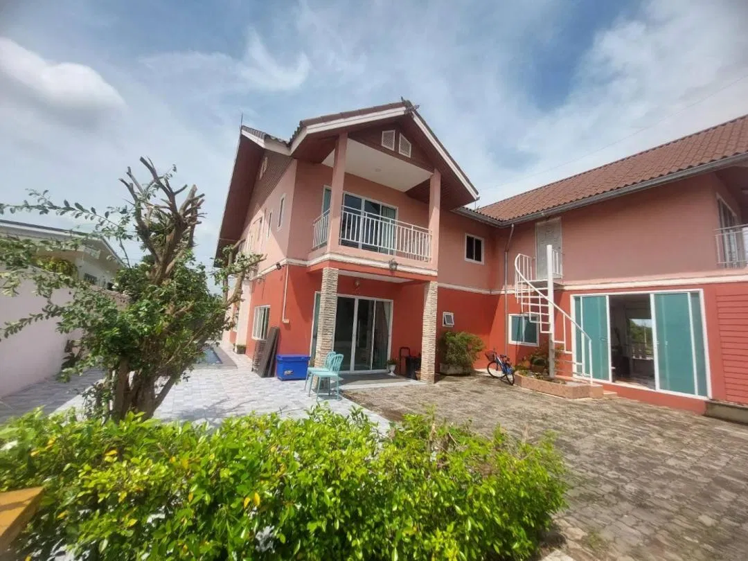 ที่จอดรถ PinkPoolVilla Pattaya