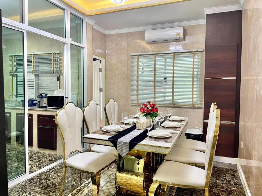 ภายใน Versace Poolvilla