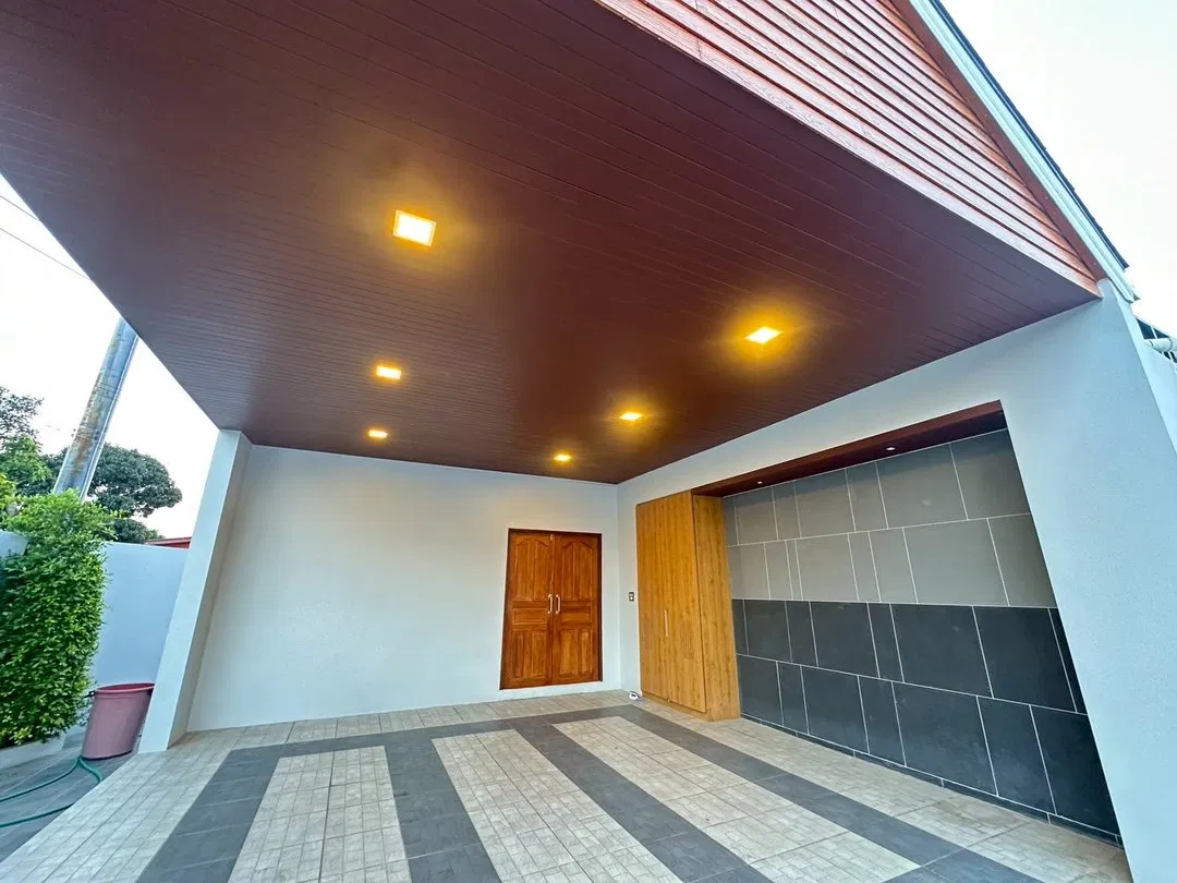 ที่จอดรถ Sea mood pool villa