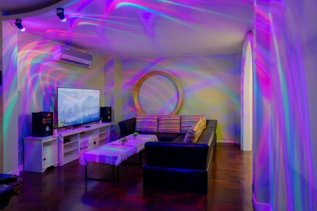 ภายใน Disco pop
