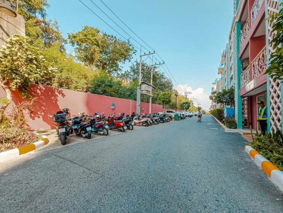 ที่จอดรถ Grand Line at