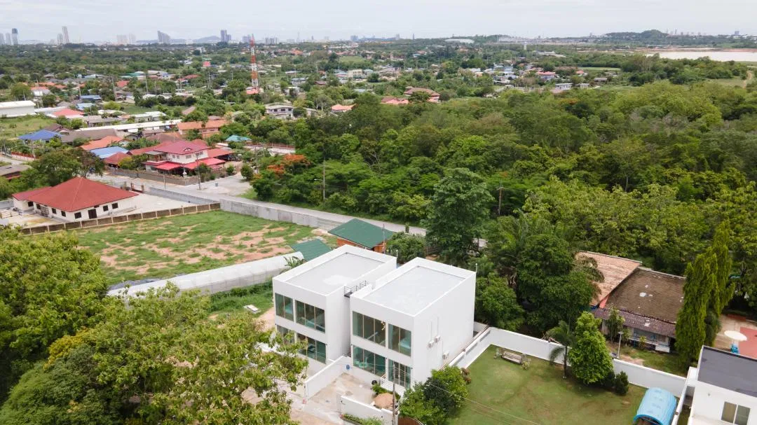 ที่จอดรถ Mama pool villa Private