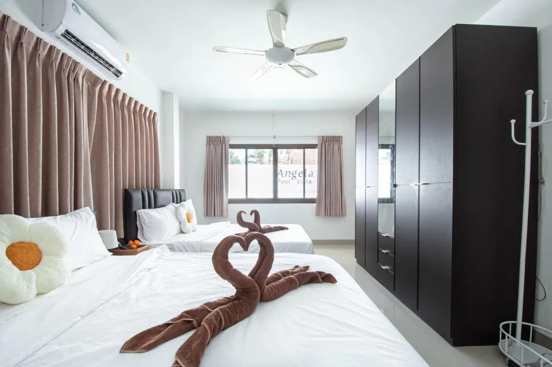 ห้องนอน Angela Pool Villa