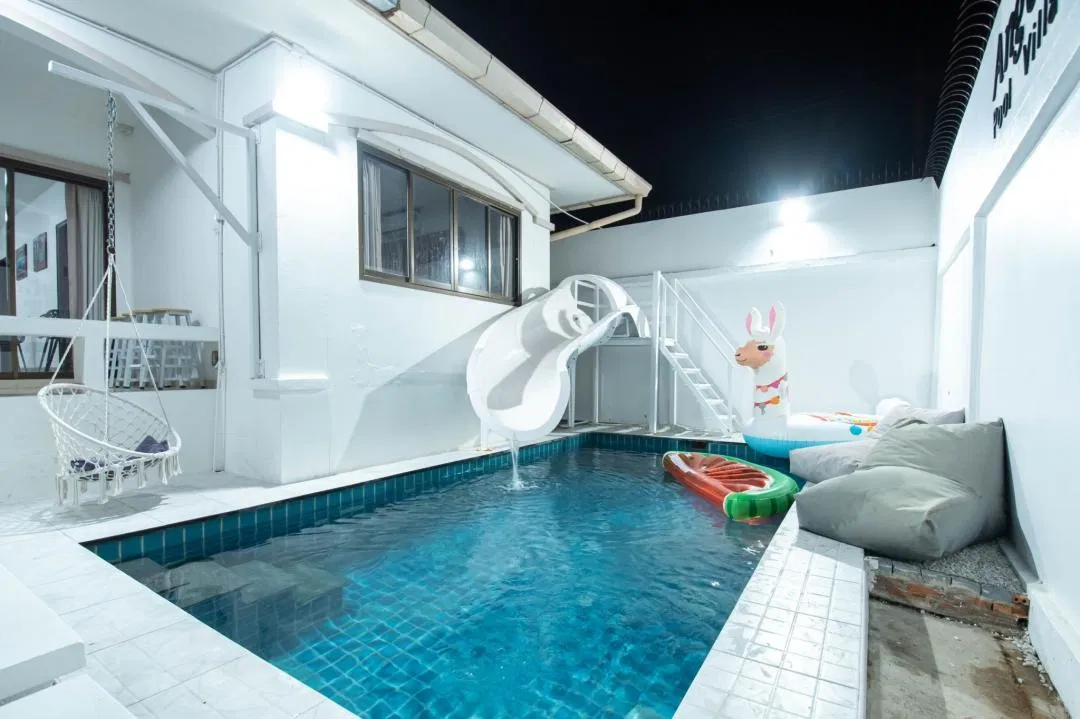 ภายนอก Angela Pool Villa