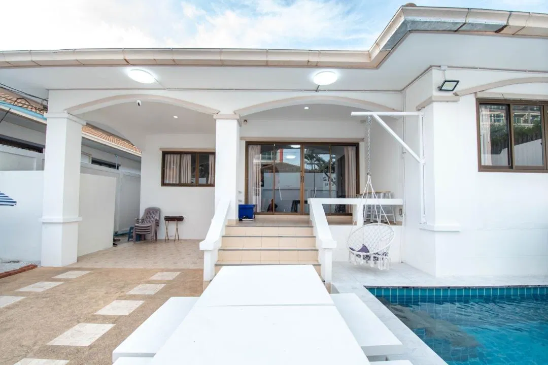 ภายนอก Angela Pool Villa