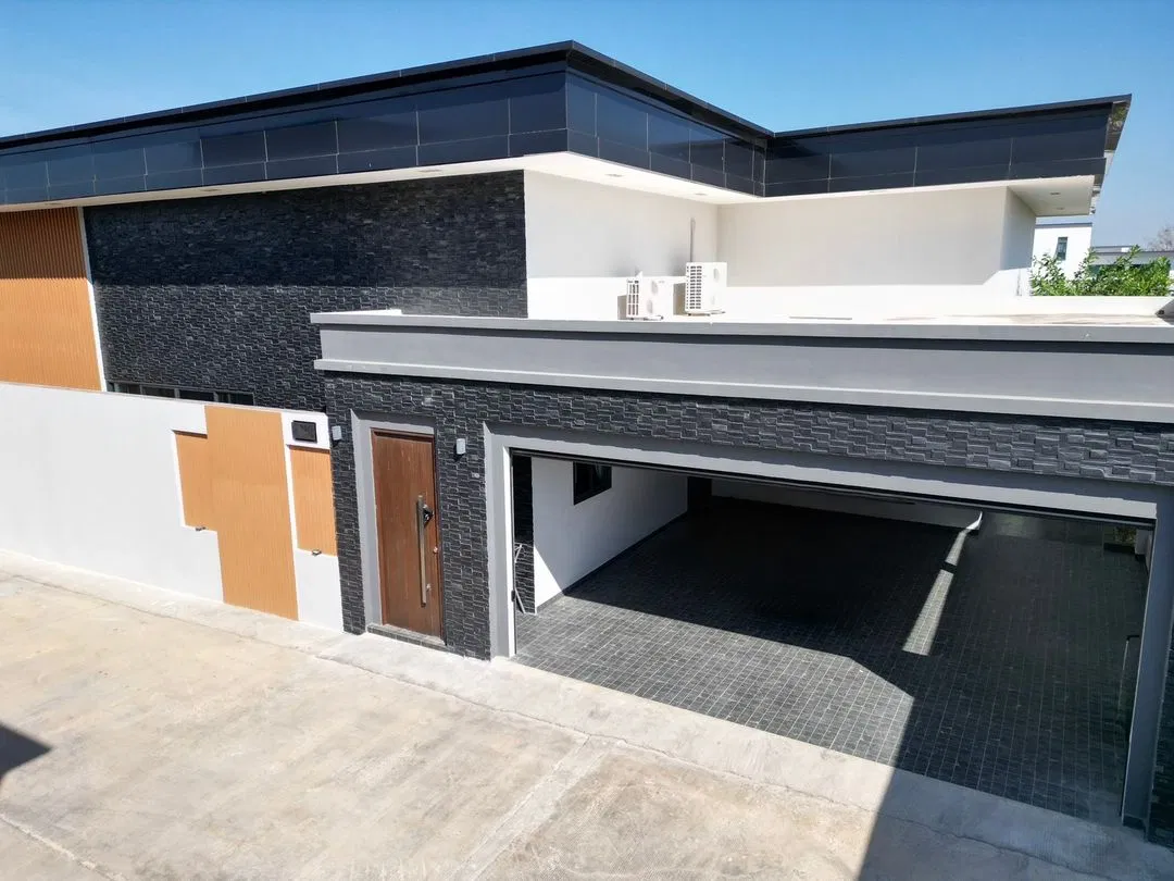 ที่จอดรถ PNT LUXURY VILLA