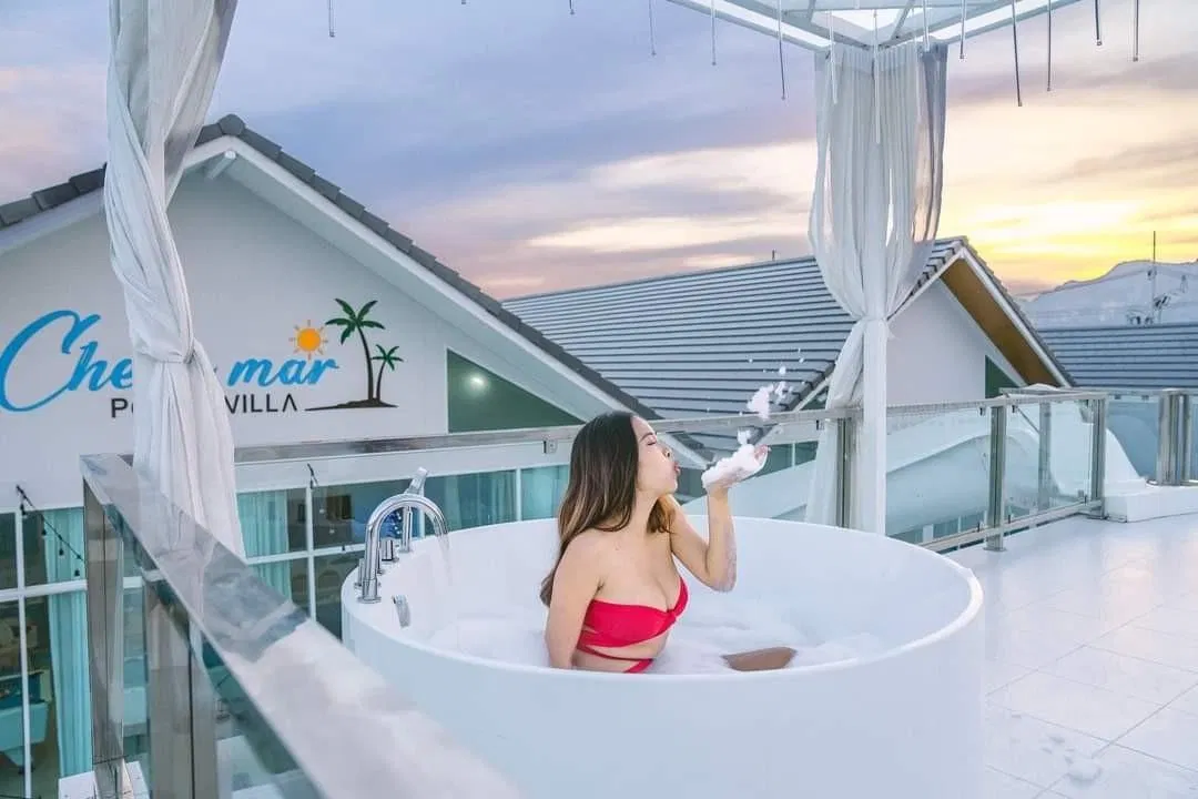 ภายนอก Chern mar pool villa