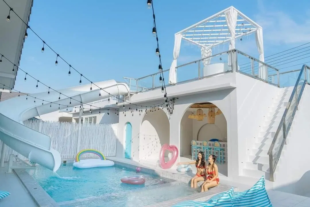 ภายนอก Chern mar pool villa