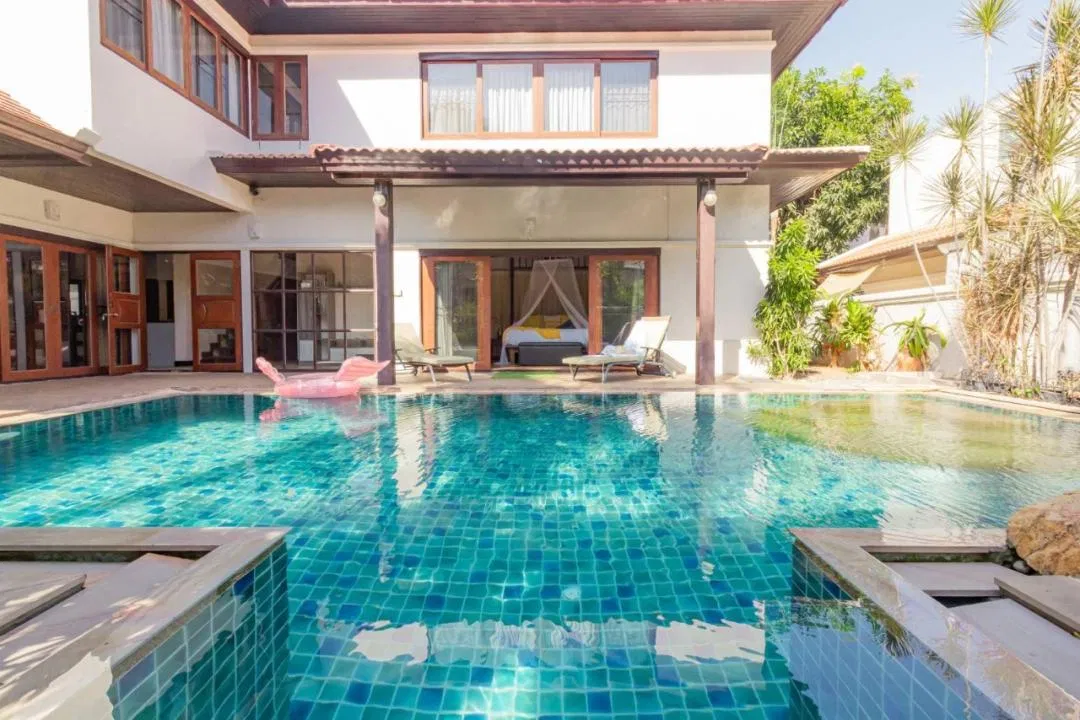 ภายนอก Bali Heaven Pool Villa